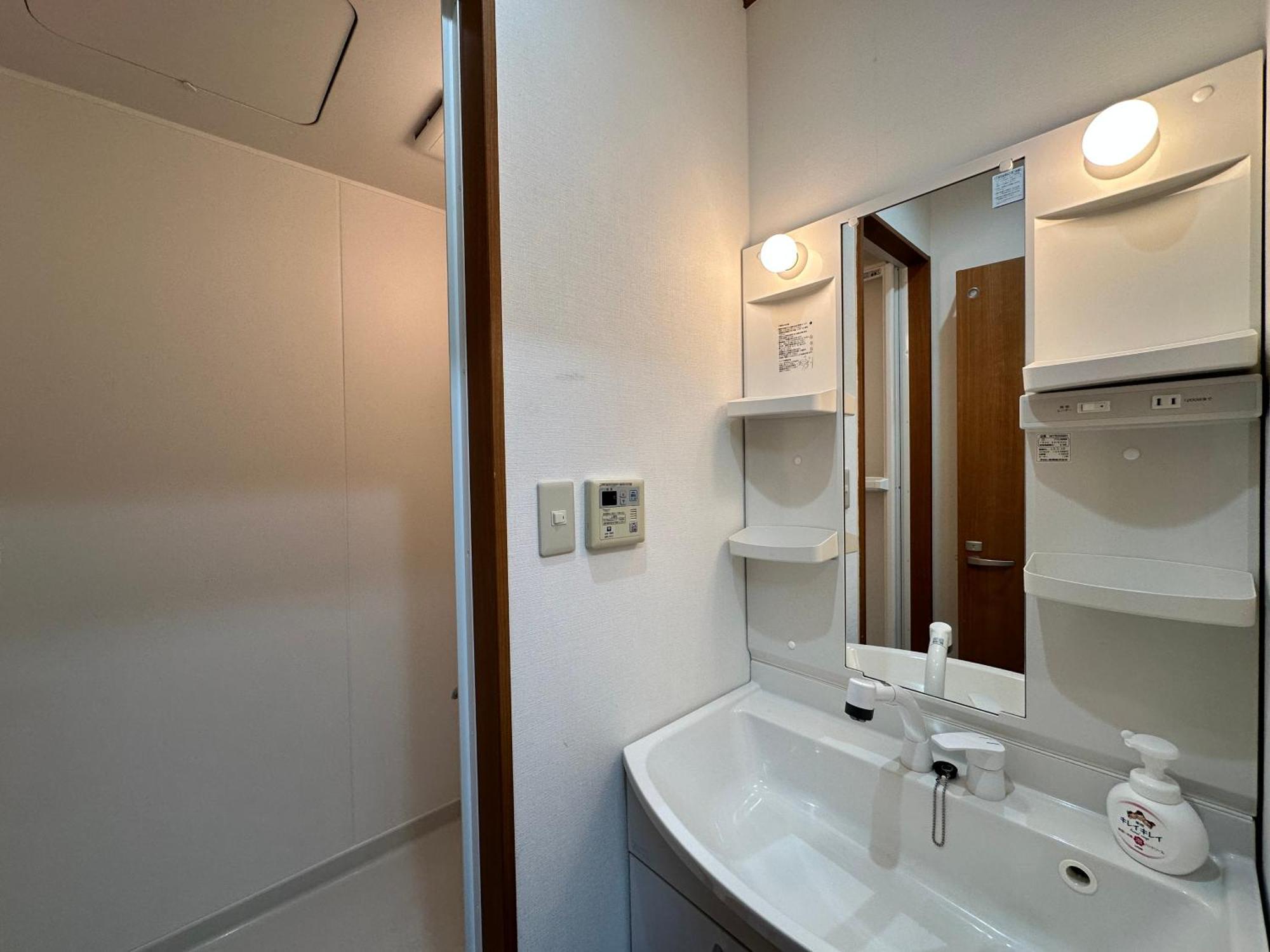 鶴橋駅徒歩2分 トイレ浴室複数あり3階建て一軒家車庫付き Apartment โอซาก้า ภายนอก รูปภาพ